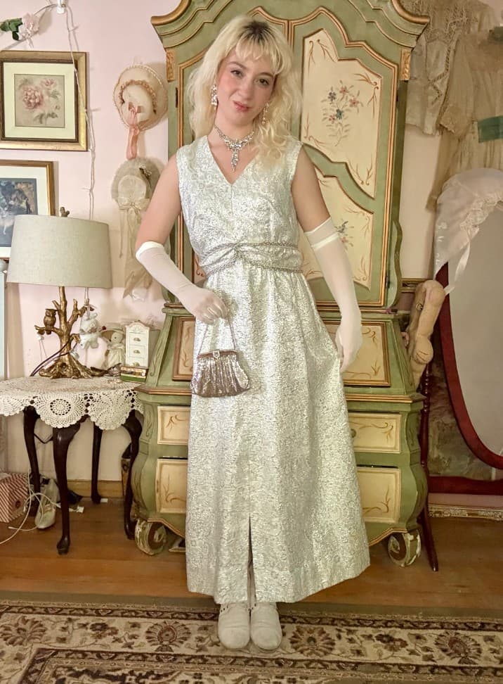 Woman wearing a white Edwardian cotton lawn dress
